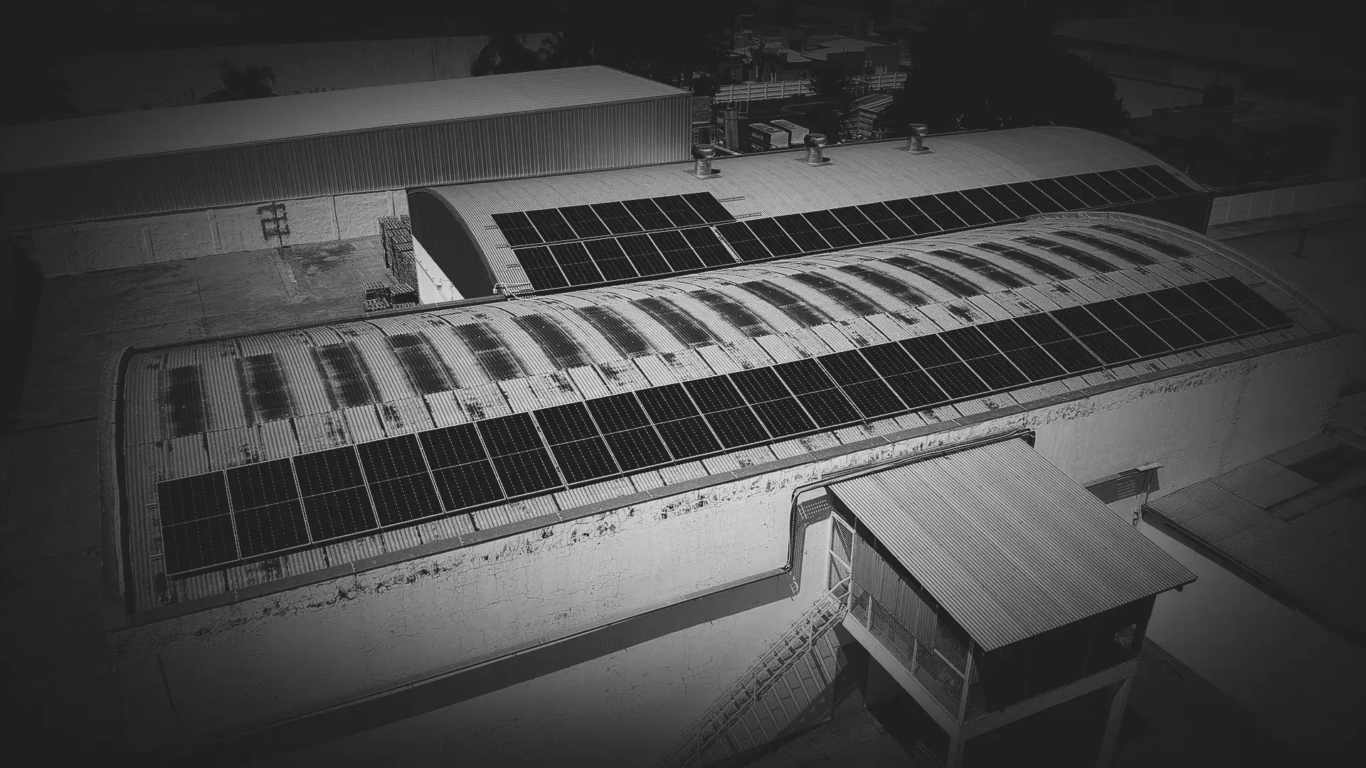 Instalación de paneles solares fotovoltaicos para generación de energía