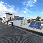 Instalación de paneles solares fotovoltaicos para generación de energía