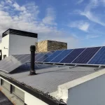 Instalación de paneles solares fotovoltaicos para generación de energía