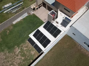 Instalación de paneles solares fotovoltaicos para generación de energía