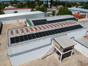 Instalación de paneles solares fotovoltaicos para generación de energía